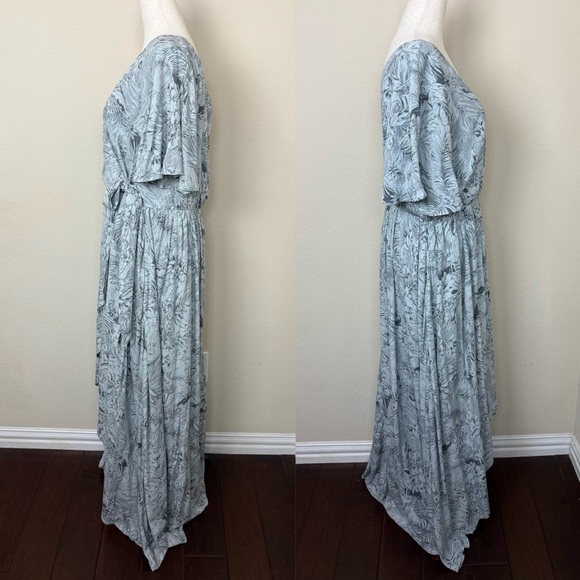 Ivy City Co Misty Island Maxi Wrap Dress Blue Gray
Floral V-neck Short Sleeve - Picture 11 of 15